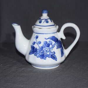 Vintage Nantucket Blue and White Blueberry Porcelain Teapot 5"